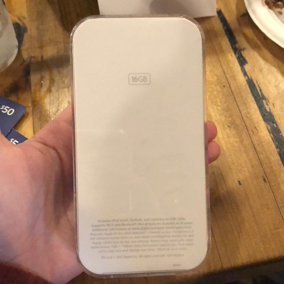 SOLD!!!! BRAND NEW IN BOX 16 GB IPOD TOUCH - Picture 3 of 4